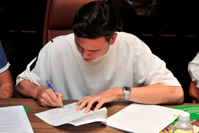 Đặng Văn Lâm gia nhập Bình Định với bản hợp đồng kỷ lục