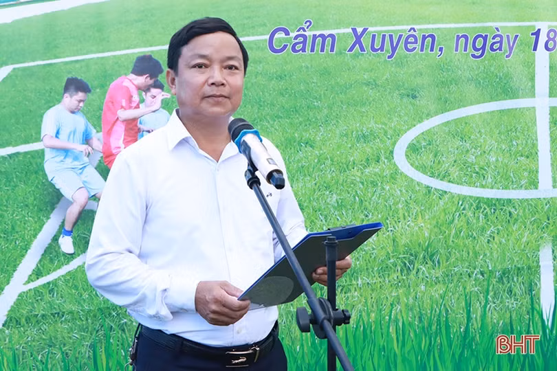 16 đội tranh tài tại Giải Bóng đá nam huyện Cẩm Xuyên năm 2022