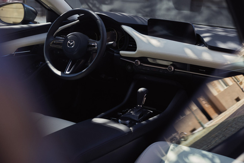 Mazda3 2023 ra mắt: Mạnh mẽ hơn, tiết kiệm nhiên liệu hơn, giá từ 22.550 USD