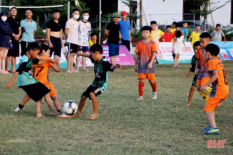FC Thạch Hà và PTF Thành Sen giành giải nhất các nội dung thi đấu Giải Bóng đá các CLB cộng đồng Hà Tĩnh