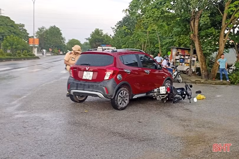 Bất an với điểm dừng, đỗ xe buýt trước cổng BVĐK huyện Đức Thọ