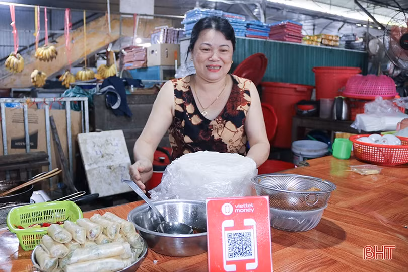 Đi “chợ 4.0 - thanh toán không dùng tiền mặt” đầu tiên tại Hà Tĩnh