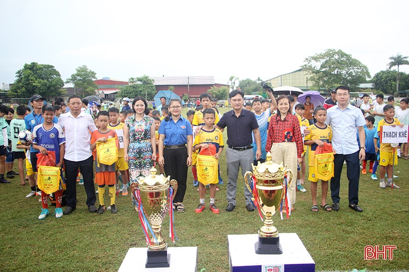 32 đội bóng tham gia Giải Bóng đá các CLB cộng đồng Hà Tĩnh