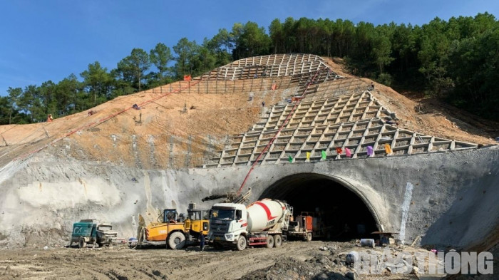 Xem hình hài cao tốc Diễn Châu - Bãi Vọt