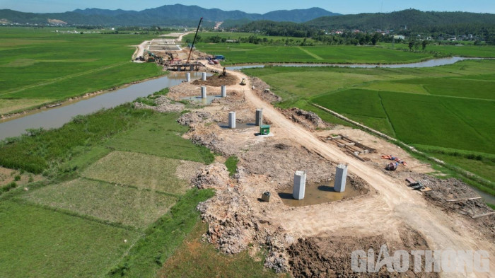 Xem hình hài cao tốc Diễn Châu - Bãi Vọt