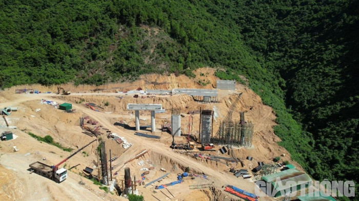 Xem hình hài cao tốc Diễn Châu - Bãi Vọt