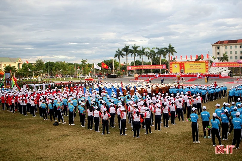 Thắp sáng đài lửa Đại hội thể dục thể thao Hà Tĩnh lần thứ IX