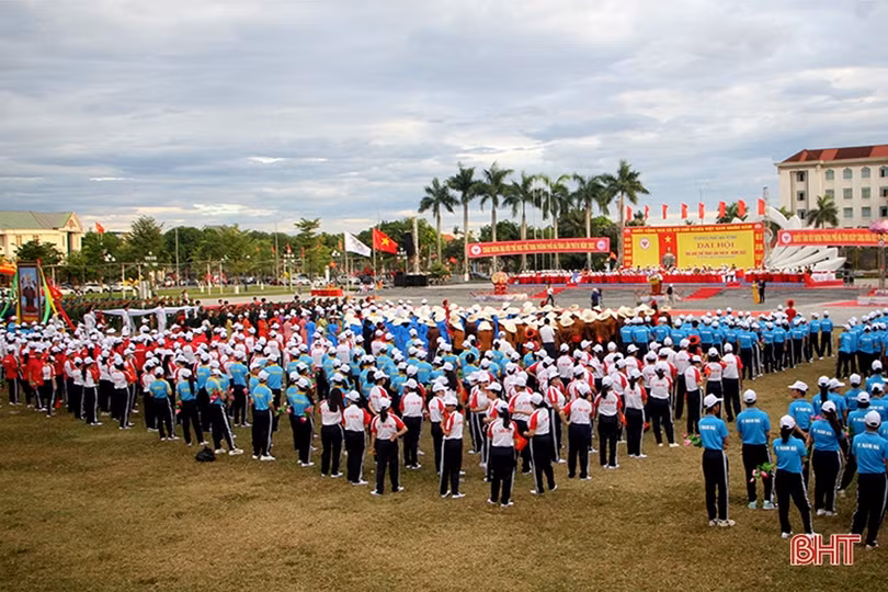 Thắp sáng đài lửa Đại hội thể dục thể thao Hà Tĩnh lần thứ IX