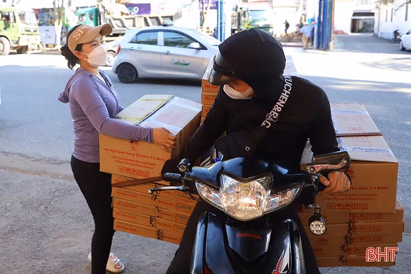 Bánh trung thu “tung tăng” xuống phố ở Hà Tĩnh