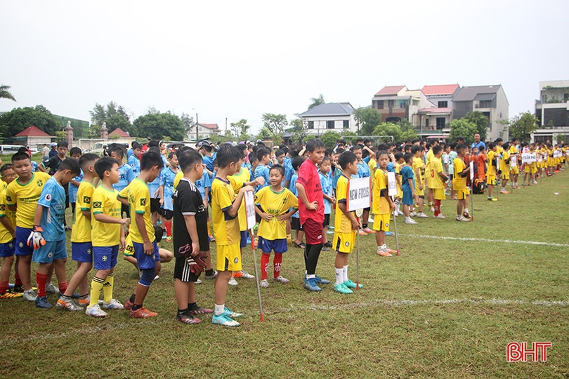 32 đội bóng tham gia Giải Bóng đá các CLB cộng đồng Hà Tĩnh