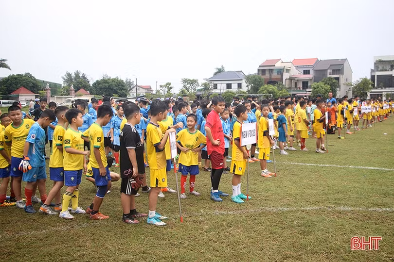 32 đội bóng tham gia Giải Bóng đá các CLB cộng đồng Hà Tĩnh