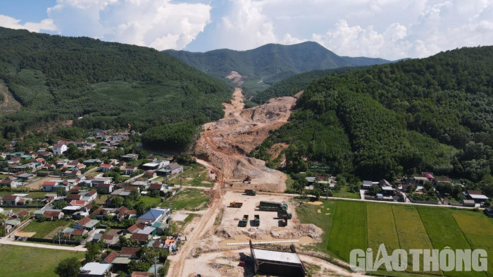 Xem hình hài cao tốc Diễn Châu - Bãi Vọt