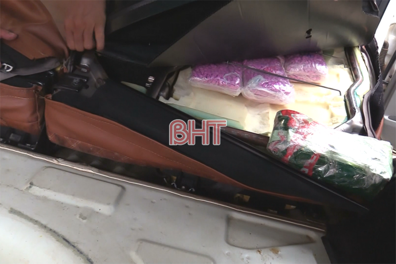 Lực lượng chức năng Hà Tĩnh phá vụ vận chuyển 1kg ketamin, 7.500 viên ma túy qua biên giới