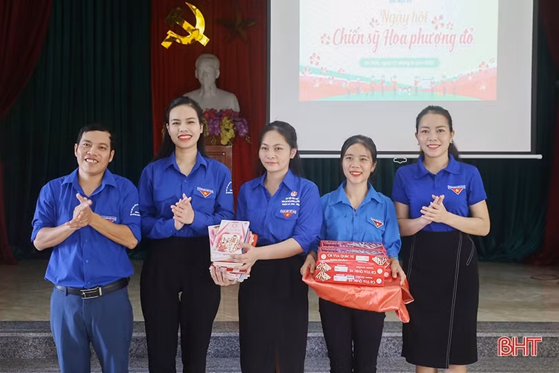 Hơn 3.000 ĐVTN, học sinh Hà Tĩnh hưởng ứng ngày hội Chiến sỹ Hoa phượng đỏ