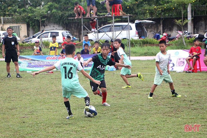 32 đội bóng tham gia Giải Bóng đá các CLB cộng đồng Hà Tĩnh