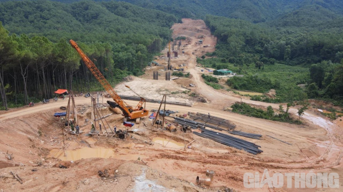 Xem hình hài cao tốc Diễn Châu - Bãi Vọt