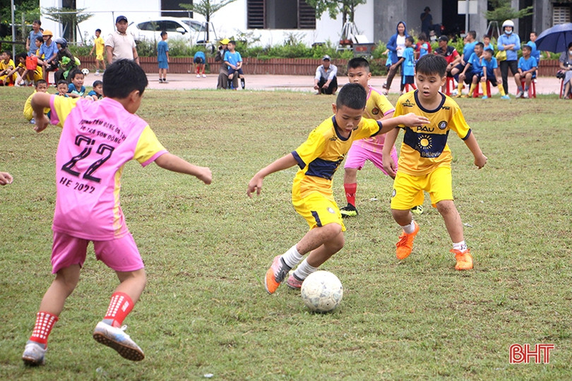 32 đội bóng tham gia Giải Bóng đá các CLB cộng đồng Hà Tĩnh