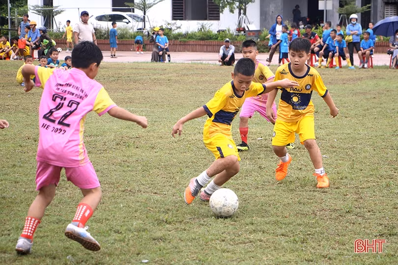 32 đội bóng tham gia Giải Bóng đá các CLB cộng đồng Hà Tĩnh