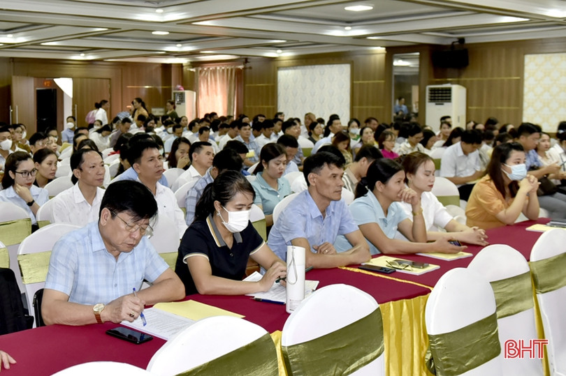 Trang bị kiến thức cho cán bộ, chuyên viên phụ trách chương trình giảm nghèo ở Hà Tĩnh