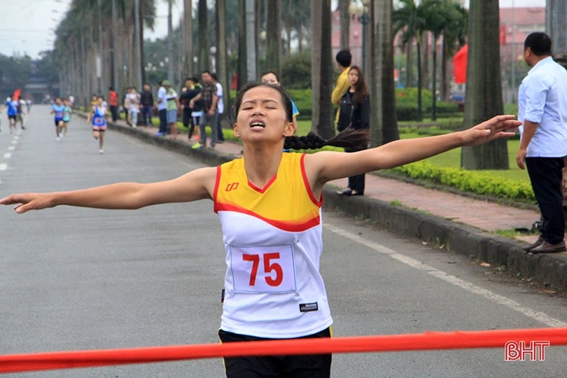 Thắp sáng đài lửa Đại hội thể dục thể thao Hà Tĩnh lần thứ IX