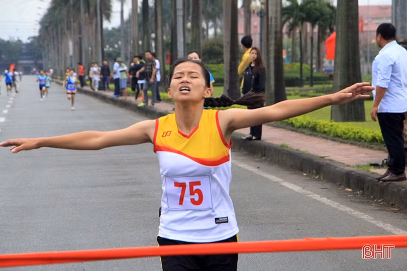 Thắp sáng đài lửa Đại hội thể dục thể thao Hà Tĩnh lần thứ IX