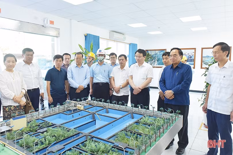 Đoàn công tác Bộ KH&ĐT nước CHDCND Lào tham quan Khu kinh tế Vũng Áng