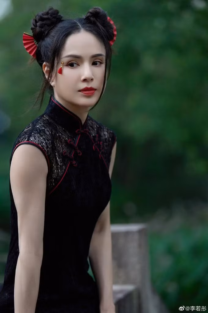 “Cô Cô” Lý Nhược Đồng tái sinh đầy sức sống ở tuổi U60