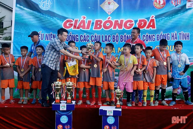 FC Thạch Hà và PTF Thành Sen giành giải nhất các nội dung thi đấu Giải Bóng đá các CLB cộng đồng Hà Tĩnh