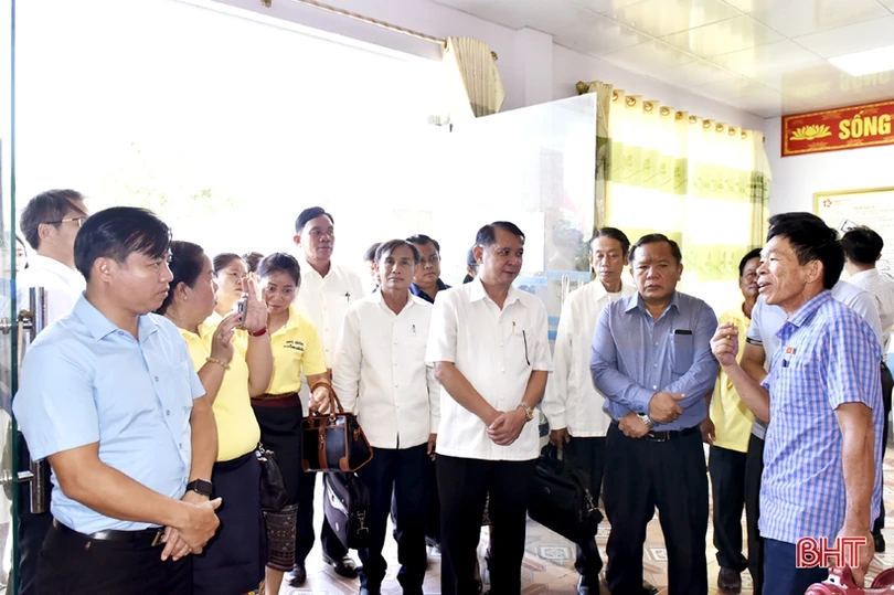 Đoàn đại biểu Ban Tuyên huấn tỉnh Bôlykhămxay và Savannakhet tham quan nông thôn mới Hà Tĩnh