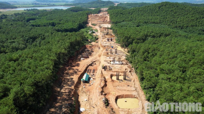 Xem hình hài cao tốc Diễn Châu - Bãi Vọt