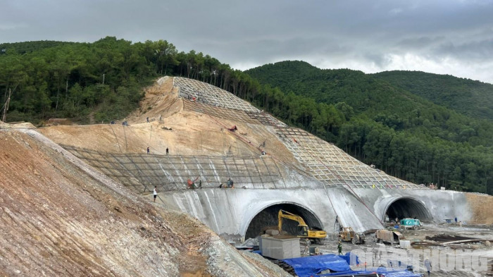 Xem hình hài cao tốc Diễn Châu - Bãi Vọt