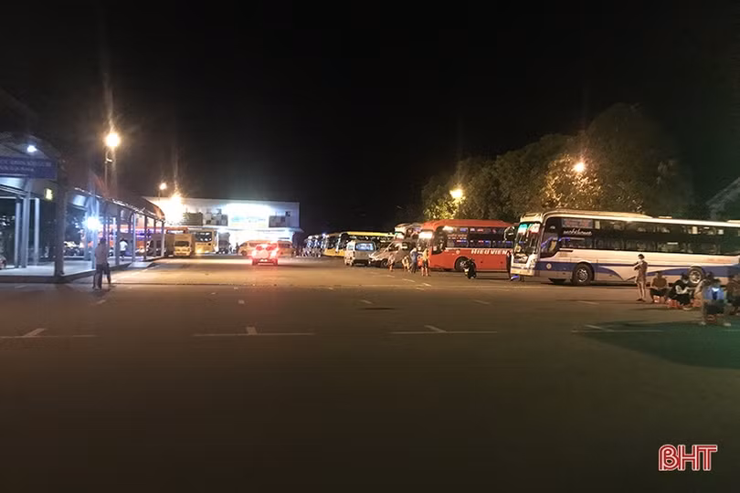 Chấn chỉnh tình trạng nhà xe lập “bến cóc” đón, trả khách sai quy định ở Hà Tĩnh