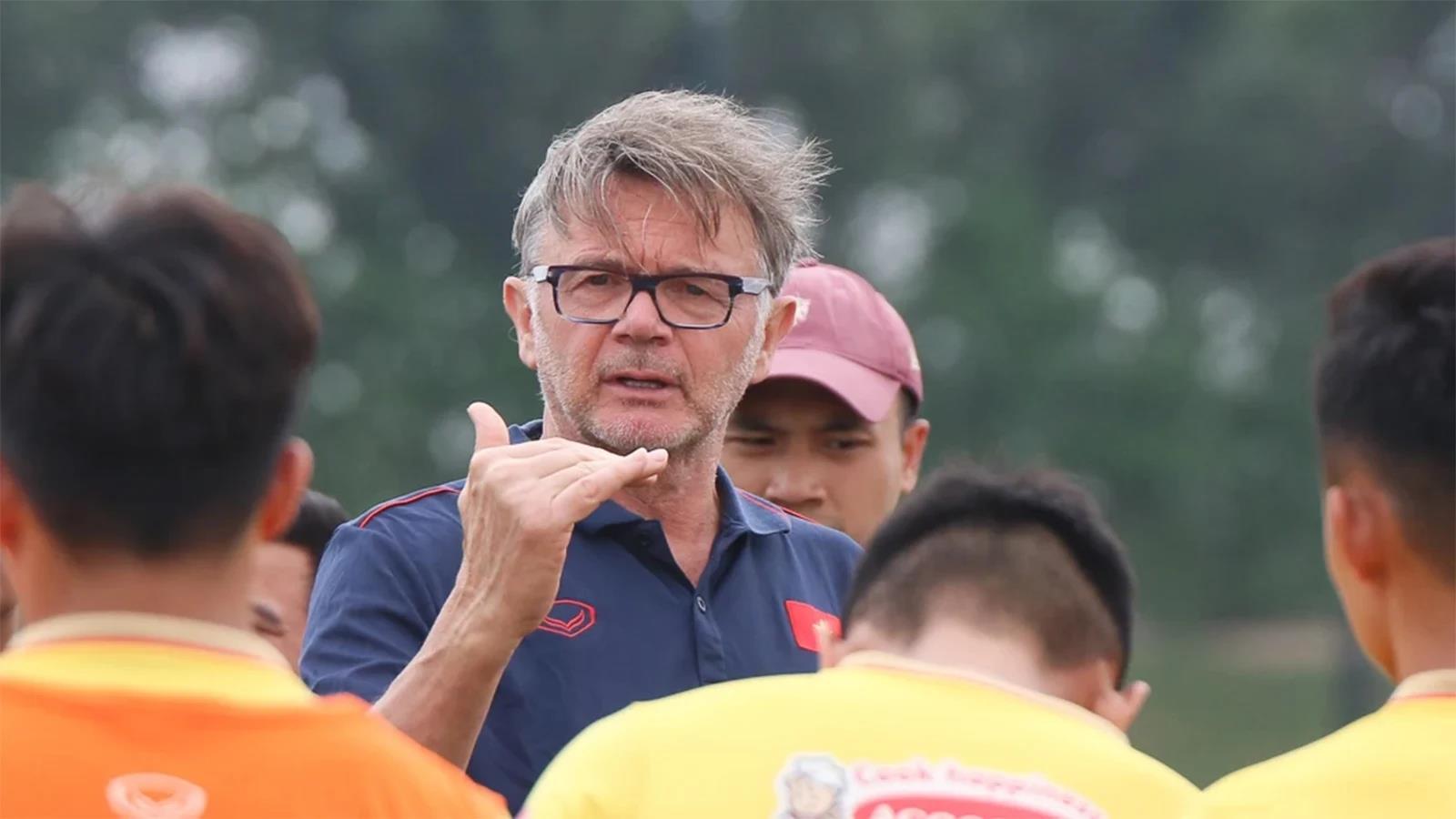 Đừng vội đánh giá HLV Troussier không phù hợp