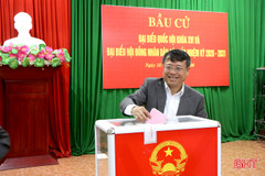 Lãnh đạo Hà Tĩnh tham gia bỏ phiếu bầu cử tại nơi cư trú