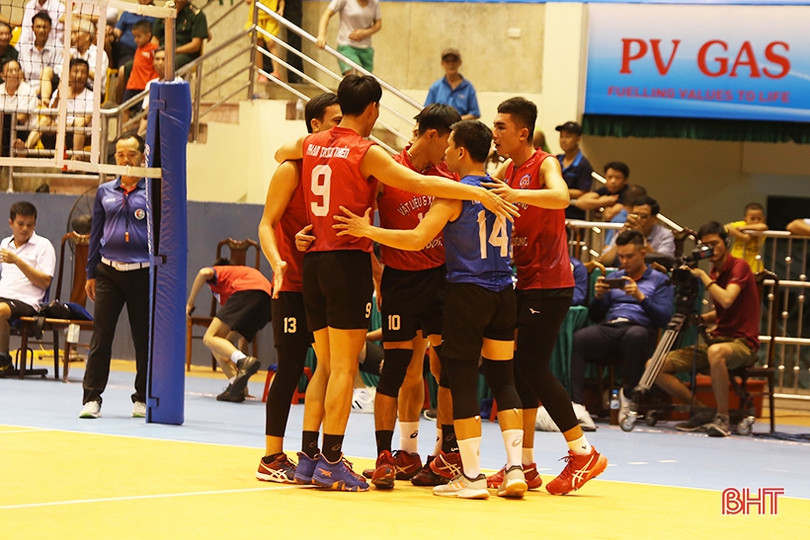 Giải bóng chuyền vô địch quốc gia tại Hà Tĩnh: Biên phòng và Ngân hàng Công thương cùng thua