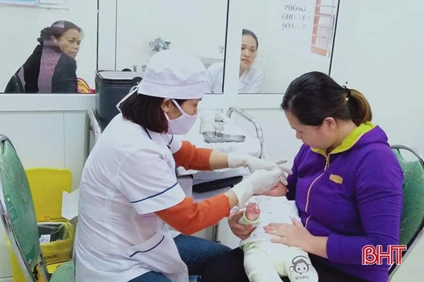 Nắng nóng kéo dài, người già, trẻ em nhập viện ở Hà Tĩnh gia tăng
