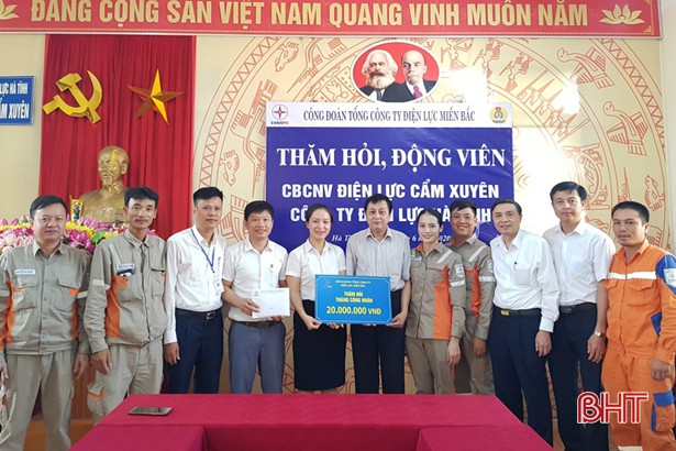 Ngành điện bàn giao “Mái ấm công đoàn” cho đoàn viên khó khăn
