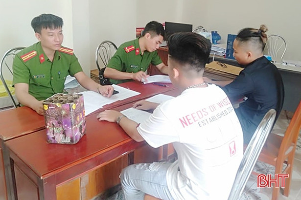 Sau lễ khai trương, cửa hàng “chơi ngông” ăn mừng bằng màn pháo hoa