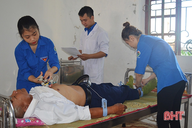 Tuổi trẻ tình nguyện tổ chức khám, cấp thuốc miễn phí cho 150 TNXP Hà Tĩnh