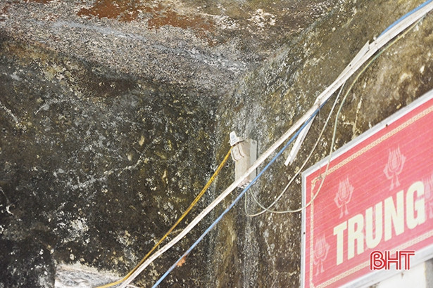 Trụ sở một xã miền núi Hà Tĩnh xập xệ, không dám bật quạt trần vì sợ rơi