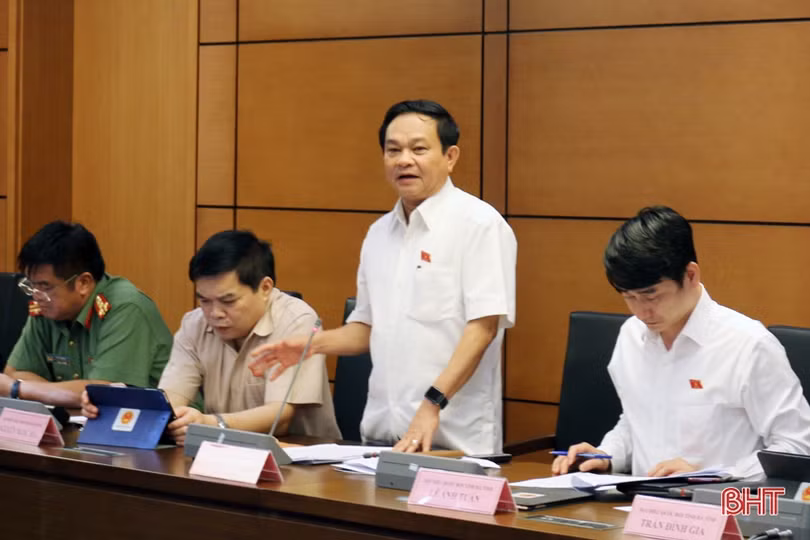 Đoàn ĐBQH Hà Tĩnh tích cực thảo luận tổ về kinh tế - xã hội, ngân sách nhà nước