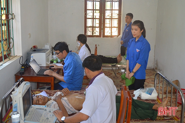 Tuổi trẻ tình nguyện tổ chức khám, cấp thuốc miễn phí cho 150 TNXP Hà Tĩnh