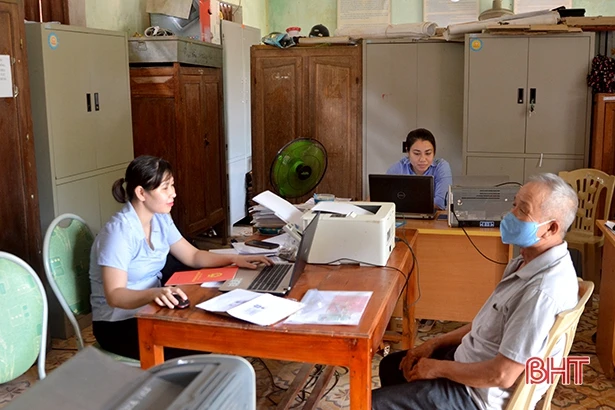 Trụ sở một xã miền núi Hà Tĩnh xập xệ, không dám bật quạt trần vì sợ rơi