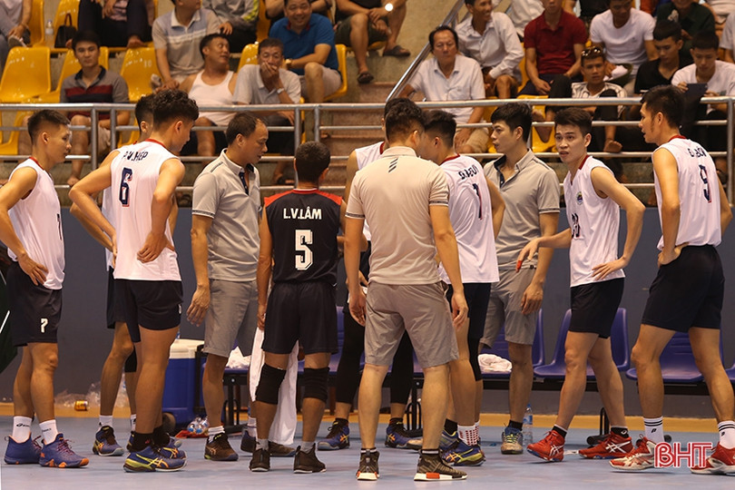 Giải bóng chuyền vô địch quốc gia tại Hà Tĩnh: Biên phòng và Ngân hàng Công thương cùng thua