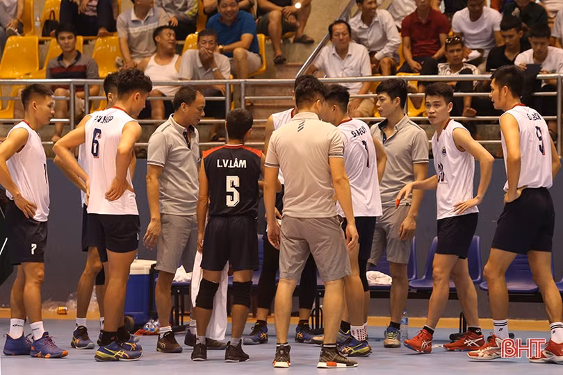 Giải bóng chuyền vô địch quốc gia tại Hà Tĩnh: Biên phòng và Ngân hàng Công thương cùng thua