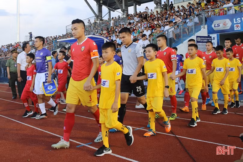 Hồng Lĩnh Hà Tĩnh chia điểm với đương kim vô địch Hà Nội FC