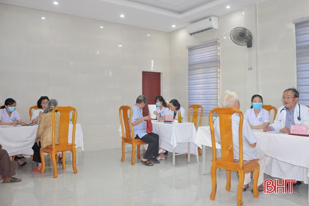 Khám sức khỏe định kỳ cho 722 cán bộ thuộc diện Ban Thường vụ Tỉnh ủy Hà Tĩnh quản lý