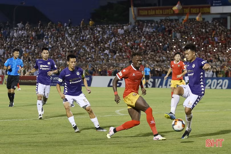Hồng Lĩnh Hà Tĩnh chia điểm với đương kim vô địch Hà Nội FC