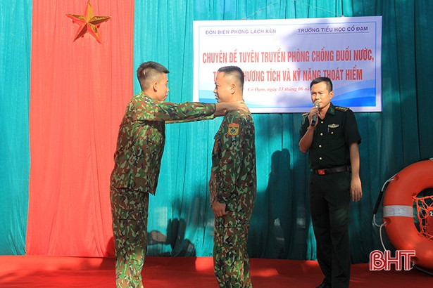 Hơn 600 học sinh Nghi Xuân được hướng dẫn kỹ năng phòng chống đuối nước