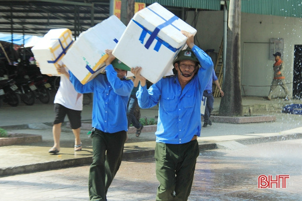 Diễn tập giải cứu 7 người bị mắc kẹt trong đám cháy lớn ở TX Hồng Lĩnh